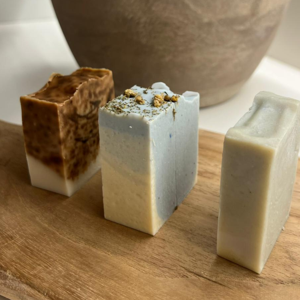 Logo Turismo Viajes Minimalista Simple Blanco y Negro (16)