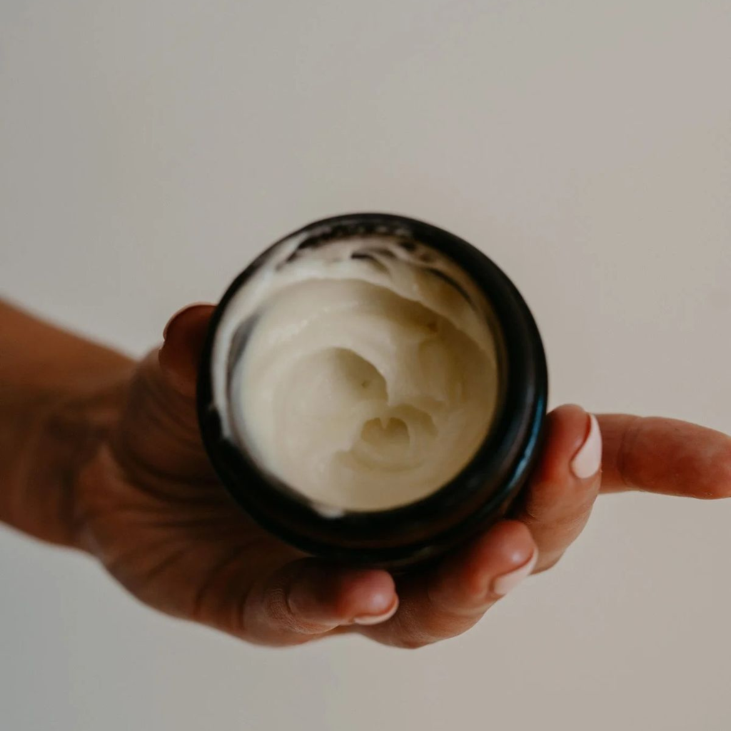 Logo Turismo Viajes Minimalista Simple Blanco y Negro (6)