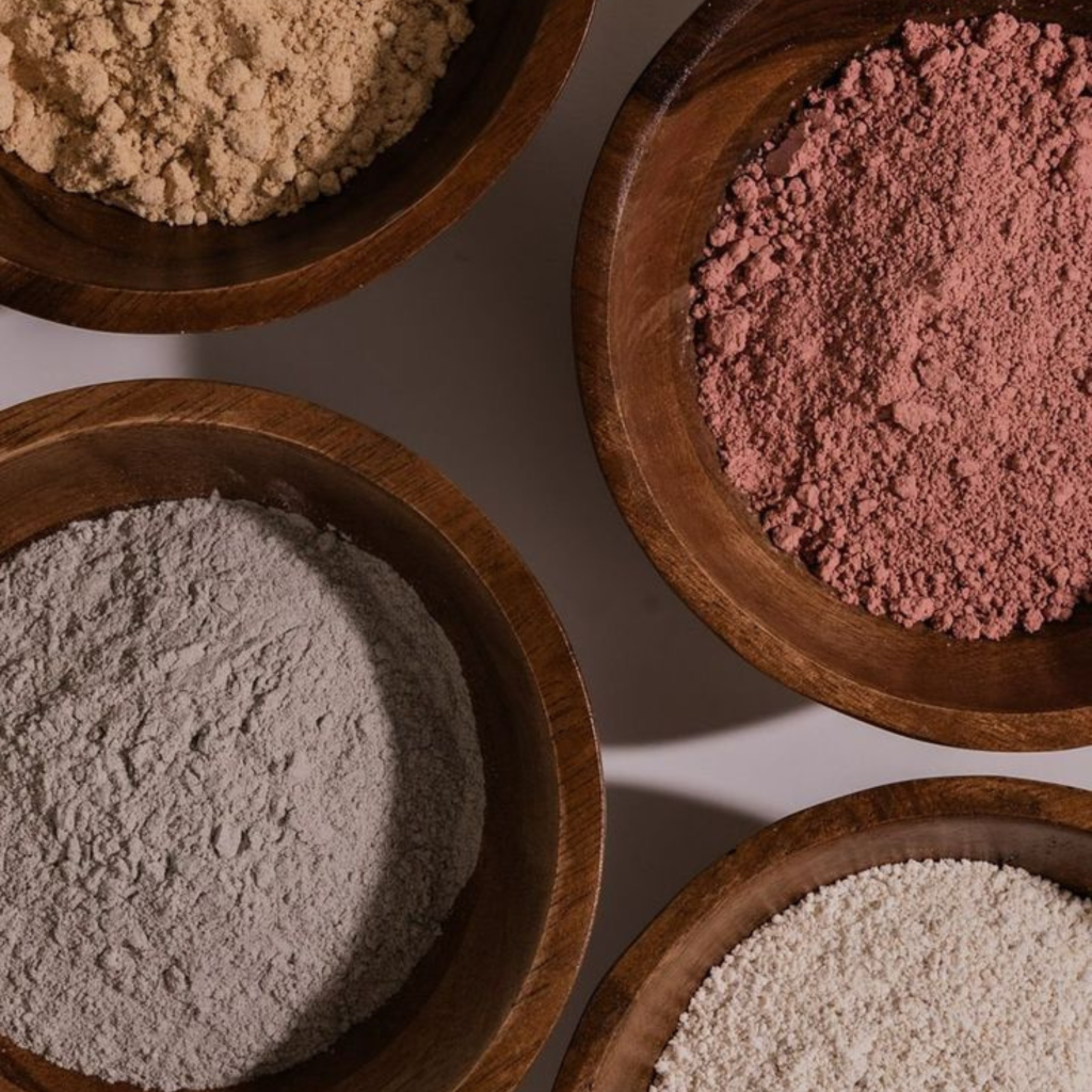 Logo Turismo Viajes Minimalista Simple Blanco y Negro (13)