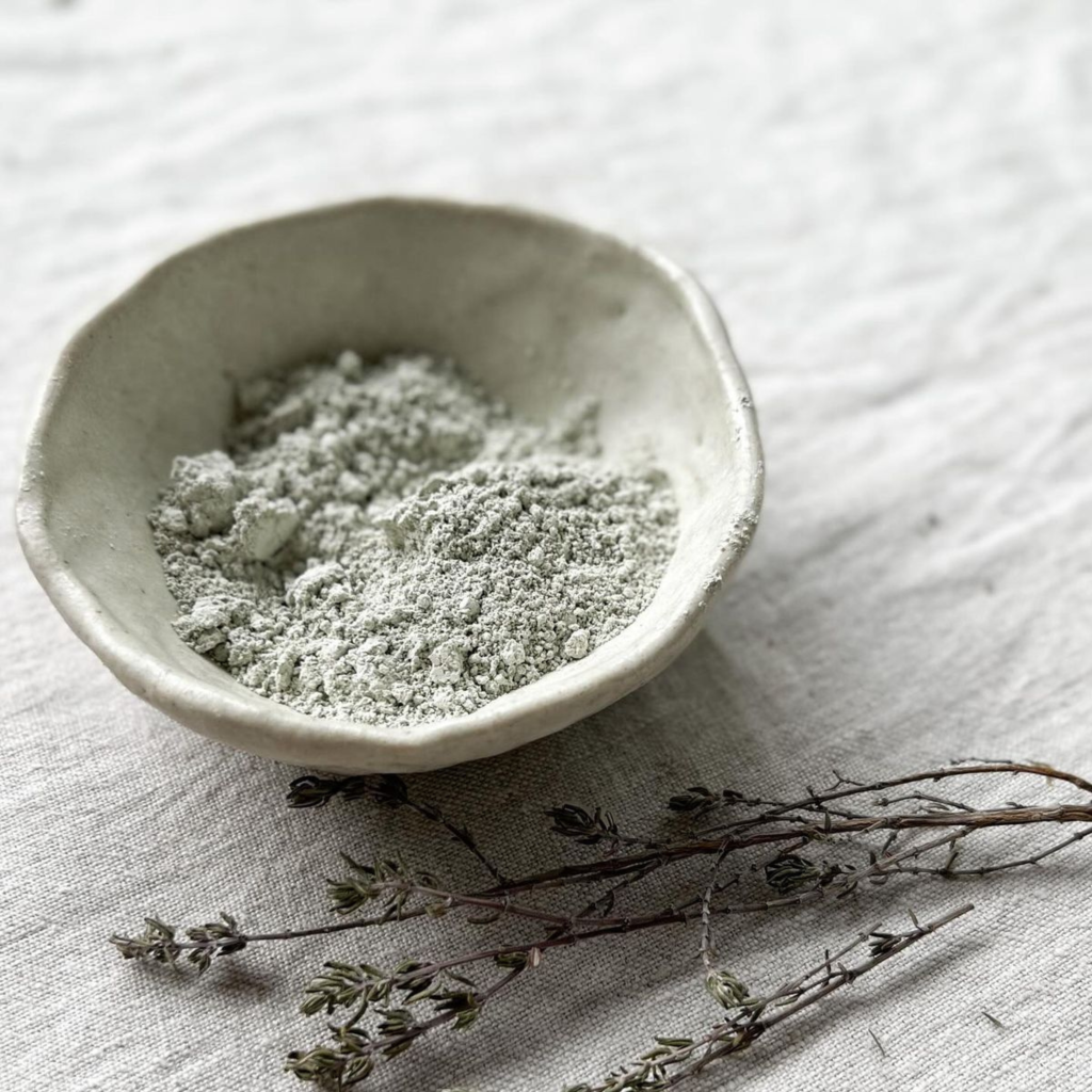 Logo Turismo Viajes Minimalista Simple Blanco y Negro (8)